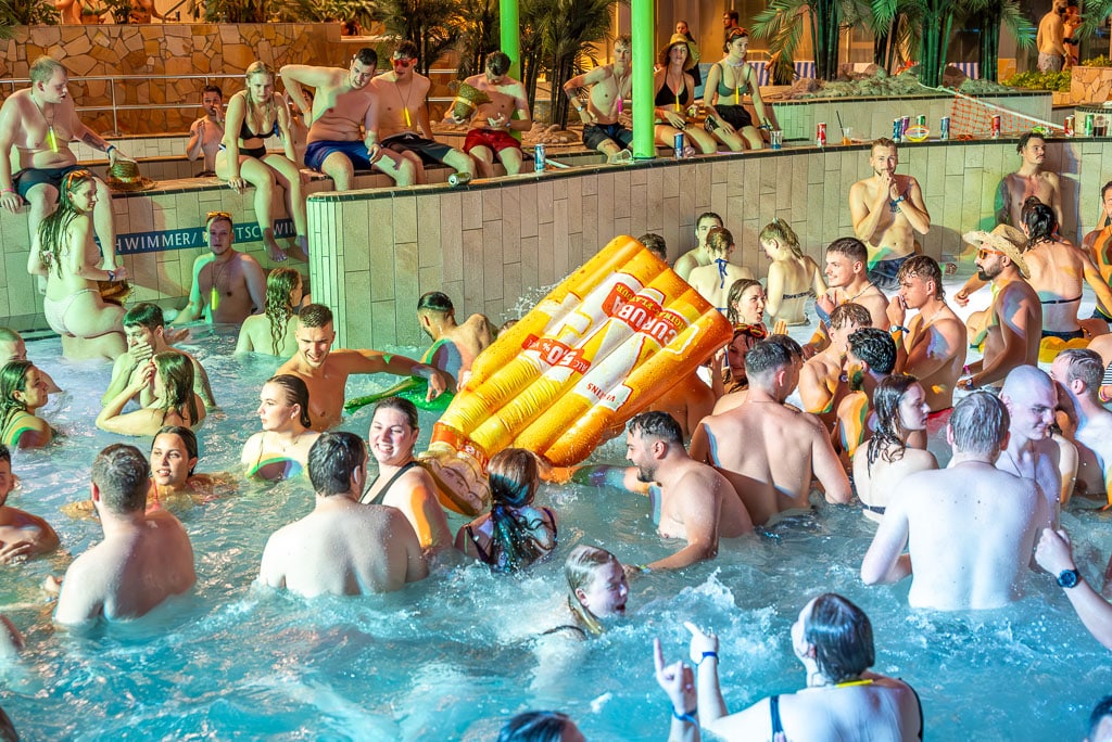 Aqua-Summer-Party powered by V+ – Die Poolparty des Jahres im AquaMagis